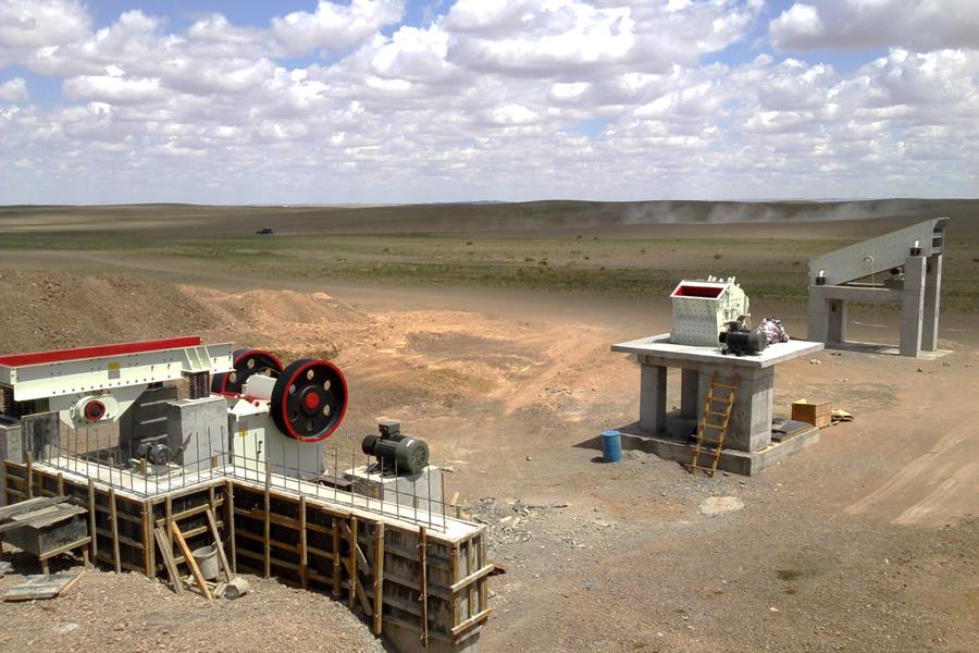What are the characteristics of the mechanism sand made by sand making machine?