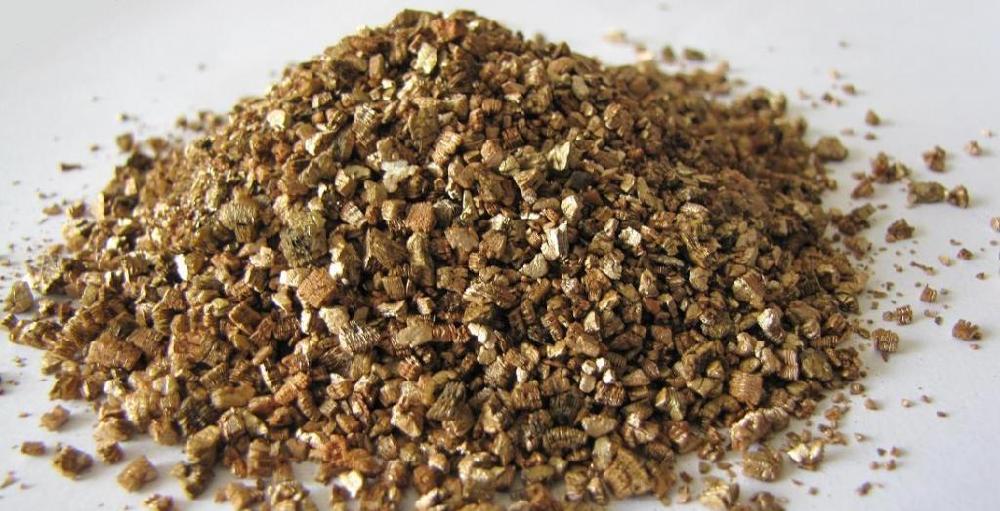 How to choose vermiculite grinding equipment