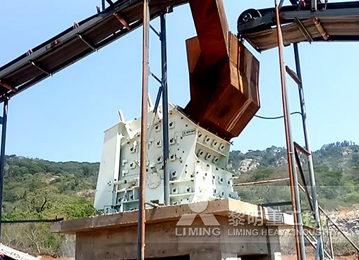 What are the factors that affect the wear of the hammer of the sand making machine?