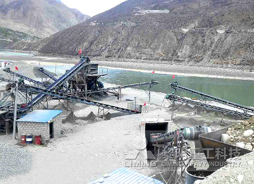 What industries are 300 tons per hour mobile crushers suitable for?