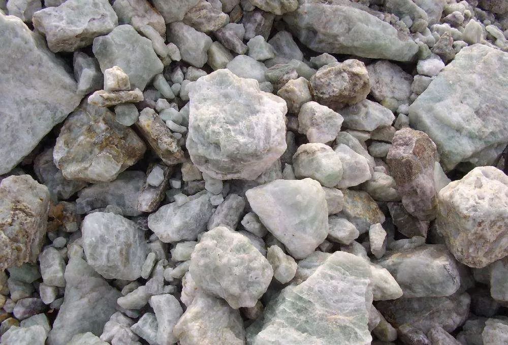Fluorite mineral resources and its application